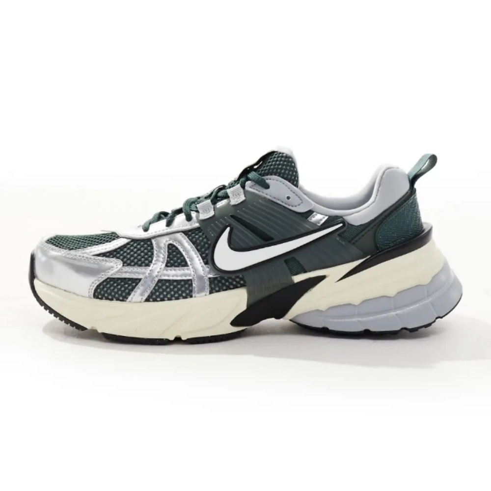 Nike Women's Sneakers in Silver and Green